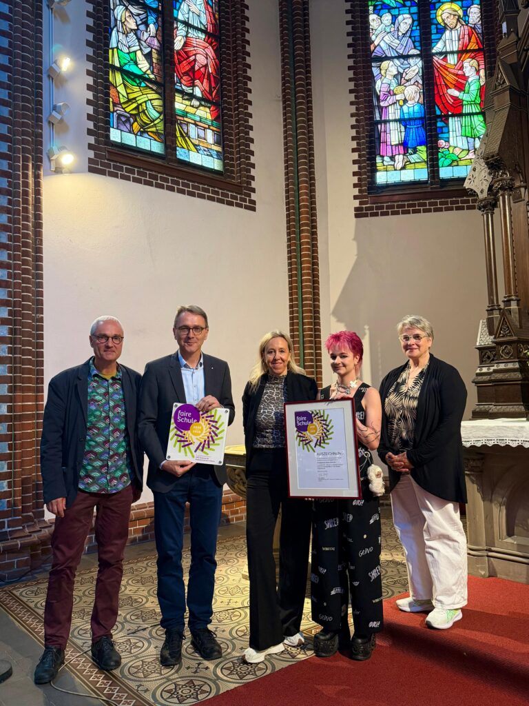 Verleihung des Preises beim Schuljahresabschluss Gottesdienst